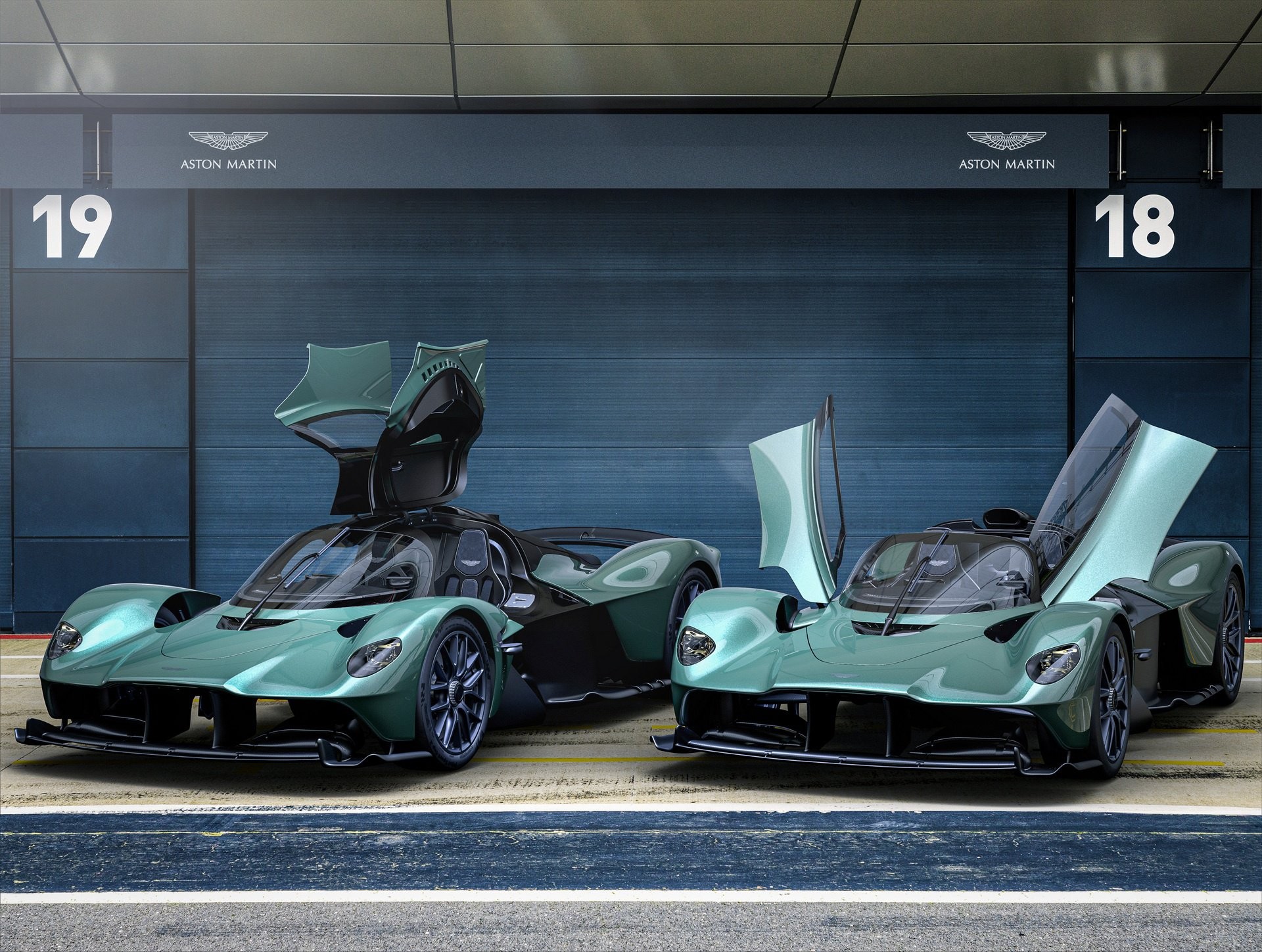 2023-aston-martin-valkyrie-spider-4-1648519577.jpg